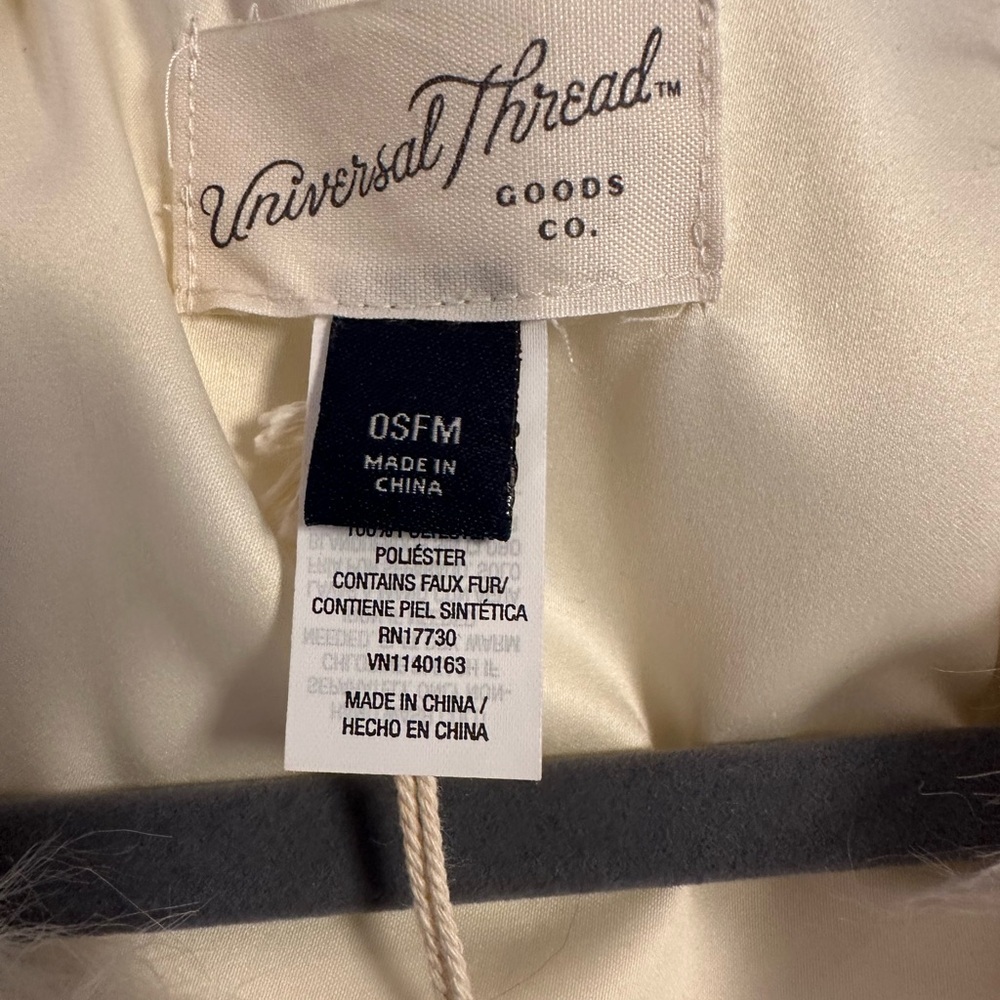 Universal Thread Cream Fuzzy Vest - Picture 4 of 9